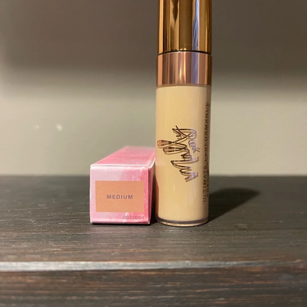 Mally Beauty Ultimate Peformance Precision Concealer- shade medium